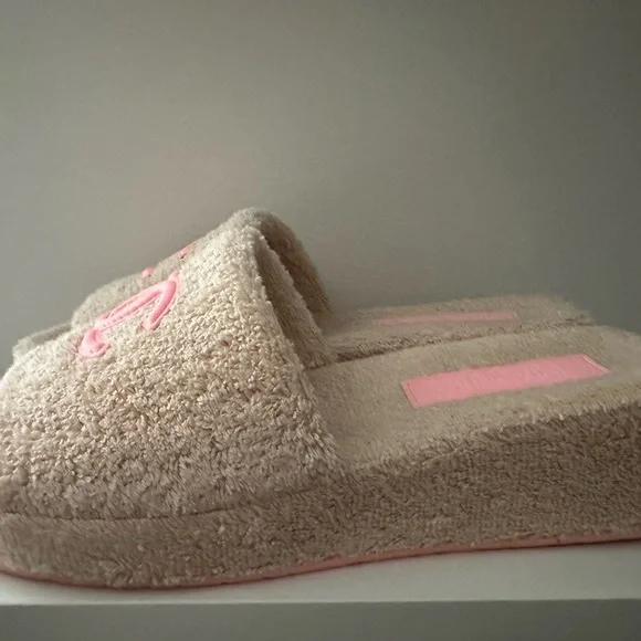 Chanel Blush and Pink Terrycloth Slides sz 41 - Picture 10 of 11